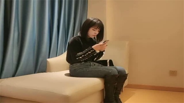 超新星崛起：探花巨根狂操长靴嫩模，骚穴喷水欲求不满！